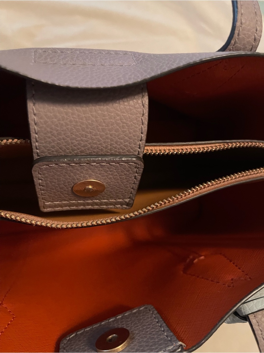 Tory Burch Mauve Pebbled Leather Shoulder Bag with Light Gray Tag - Picture 2 of 11